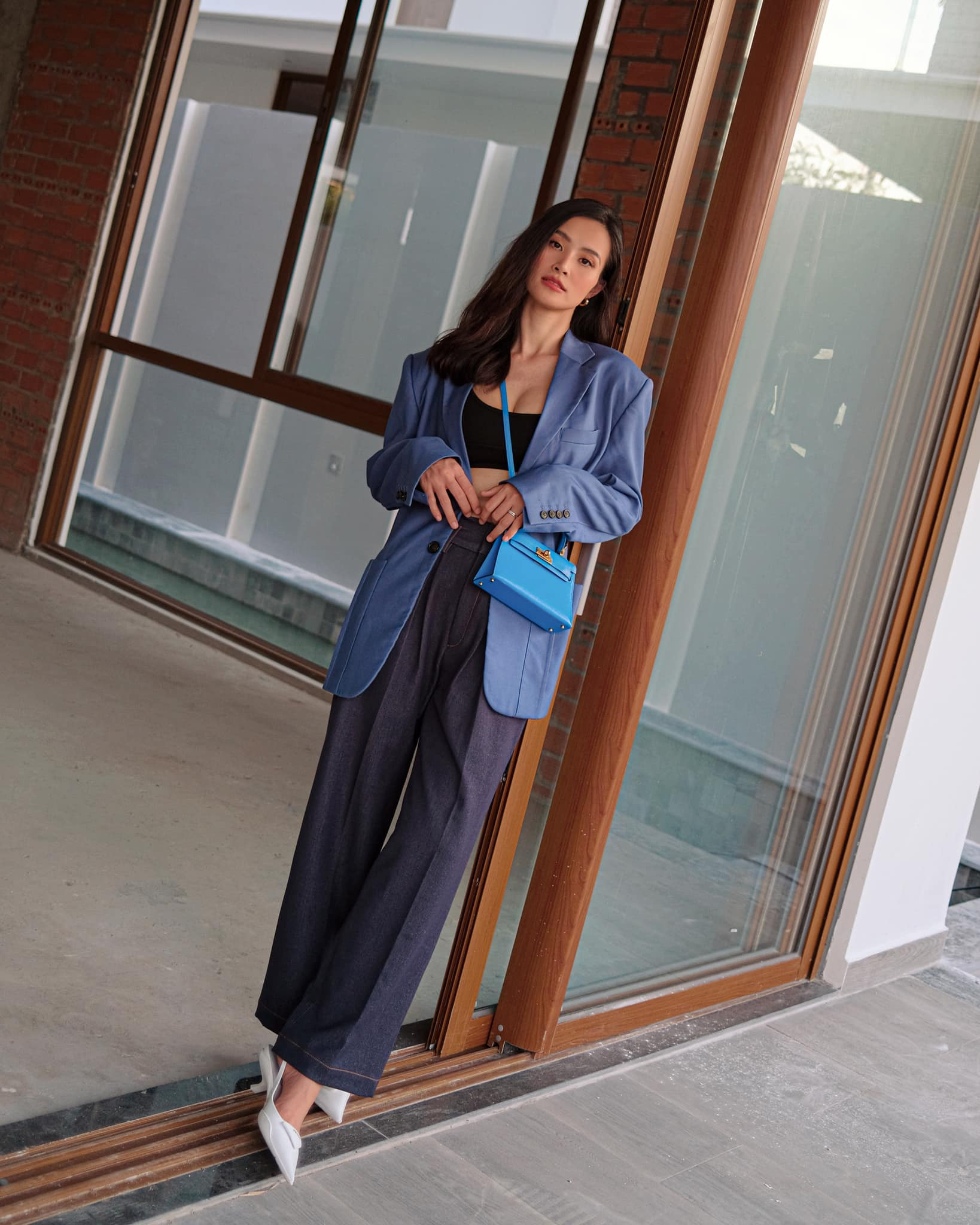 ĐÔNG NHI LÊN ĐỒ VỚI TÚI HERMÈS KELLY MINI, CHÀO THÁNG 10 BẬN RỘN